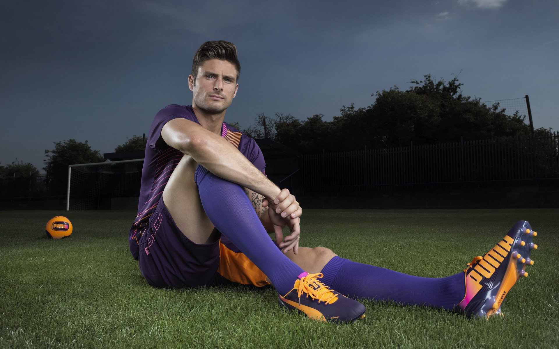 骑士单节拉开76人，布克扛起全队