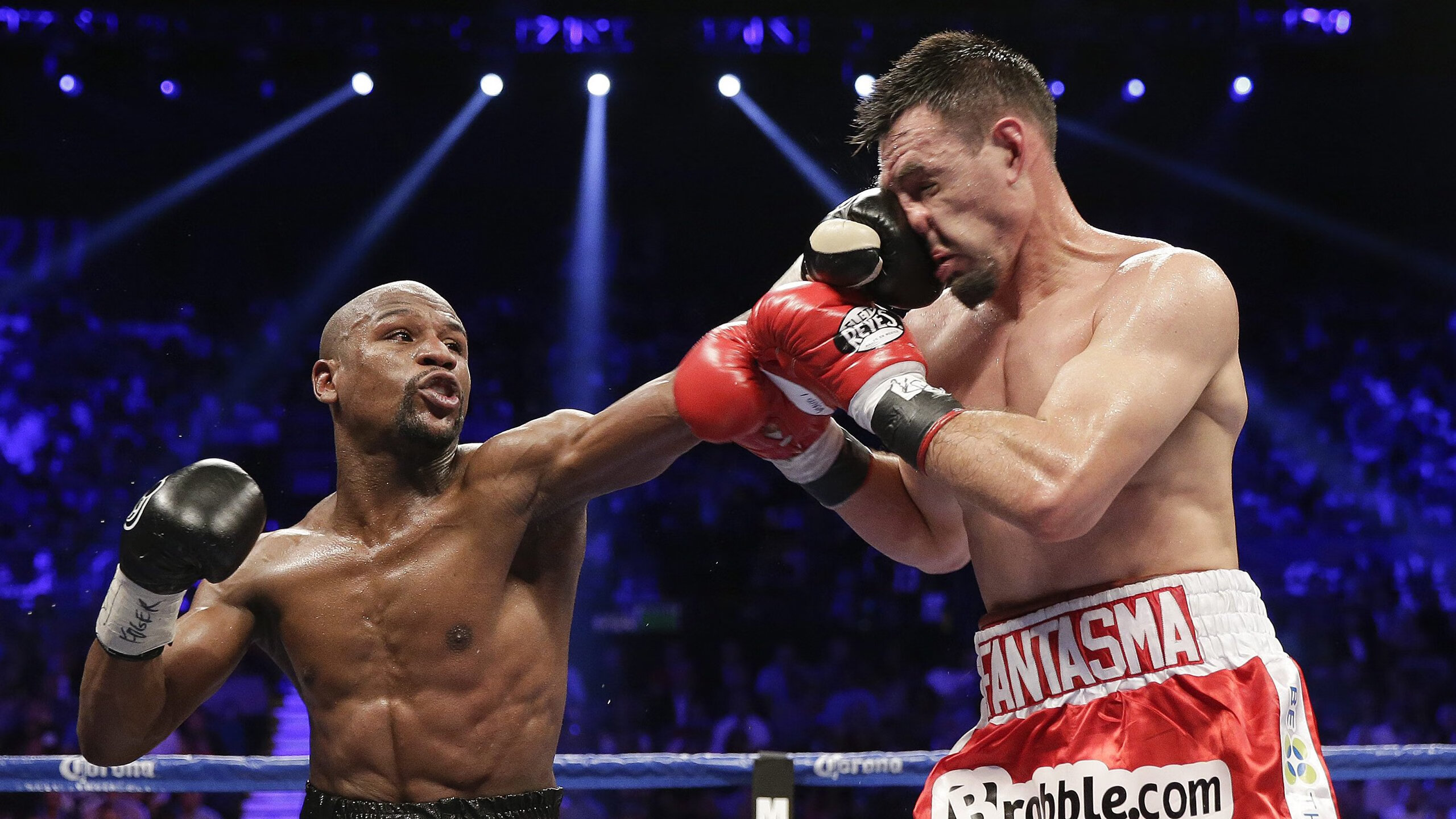 骑士单节拉开76人，布克扛起全队